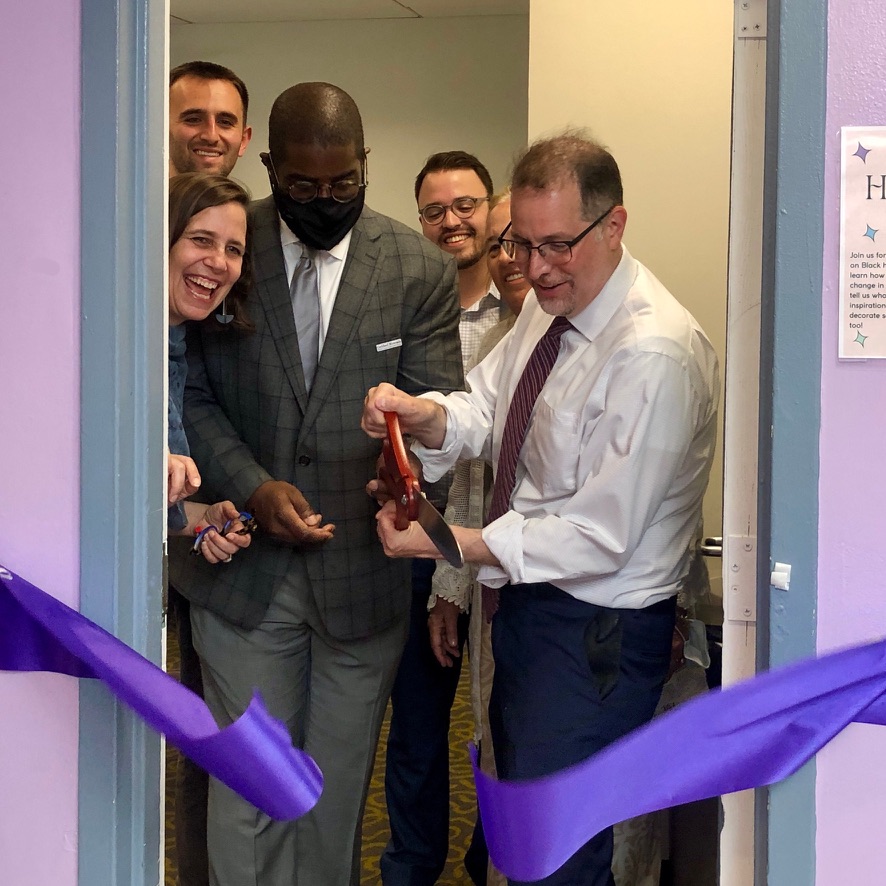 Left to right: Abby Jo Sigal, Cameron Koffman of City Councilmember Julie Menin's office, Isaacs Center President Roderick L. Jones, Abe Mendez of Per Scholas and Gale Brewer look on as Mark Levine cuts the ribbon